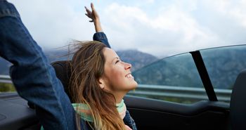 Cómo establecer metas financieras para independizarte sin deudas